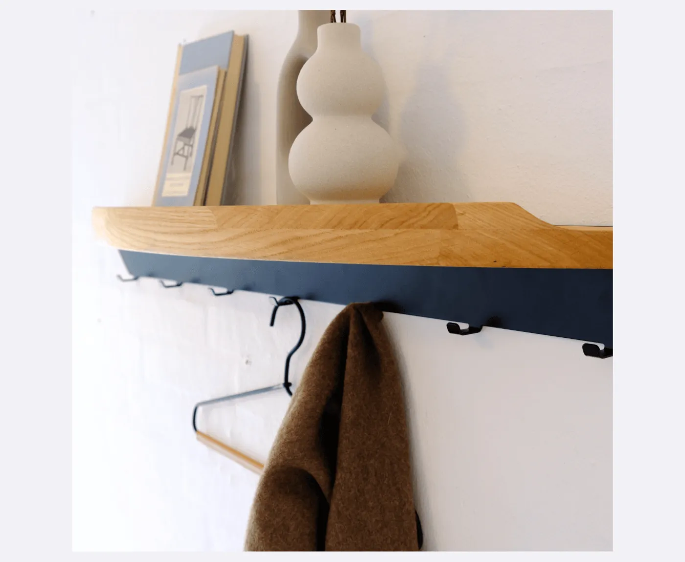 Aakjaer Furniture Arcus Klädhängare Black Metal 90cm