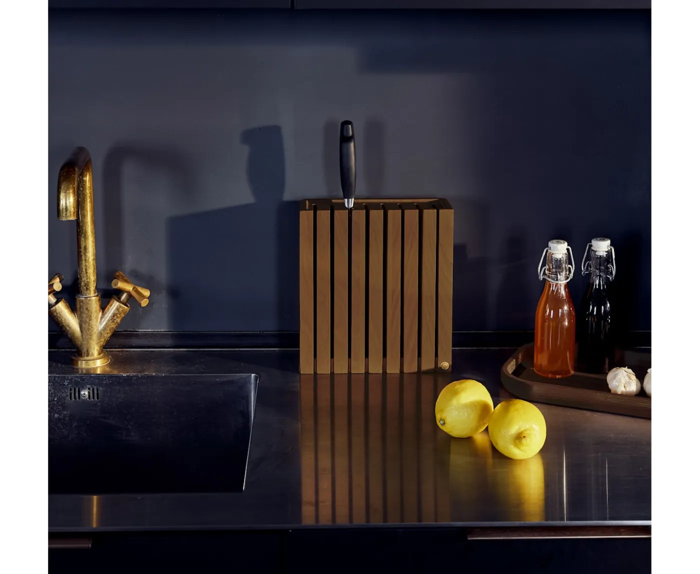 Andersen Furniture Flection Serveringsbricka Mörkbetsad Ask Medium