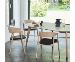 Andersen Furniture AC2 Karmstol Vitpigmenterad Ek/Svart Läder