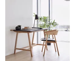 Andersen Furniture AC2 Karmstol Vitpigmenterad Ek/Svart Läder