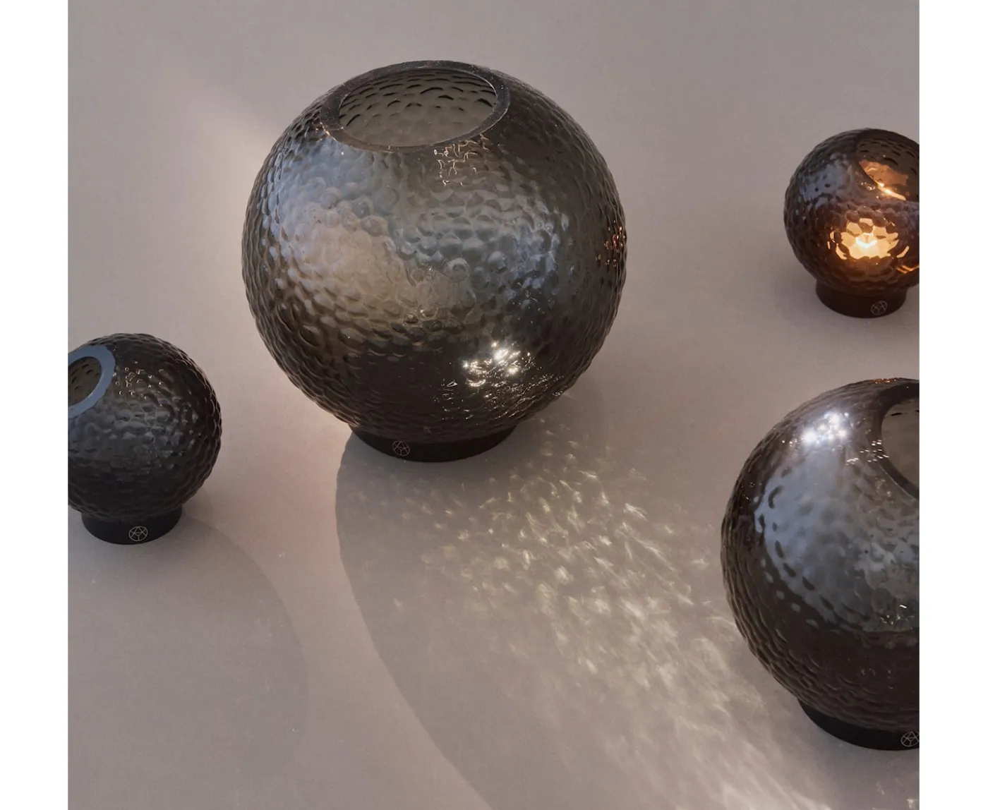 AYTM Globe Bubbles Vas Black Ø10
