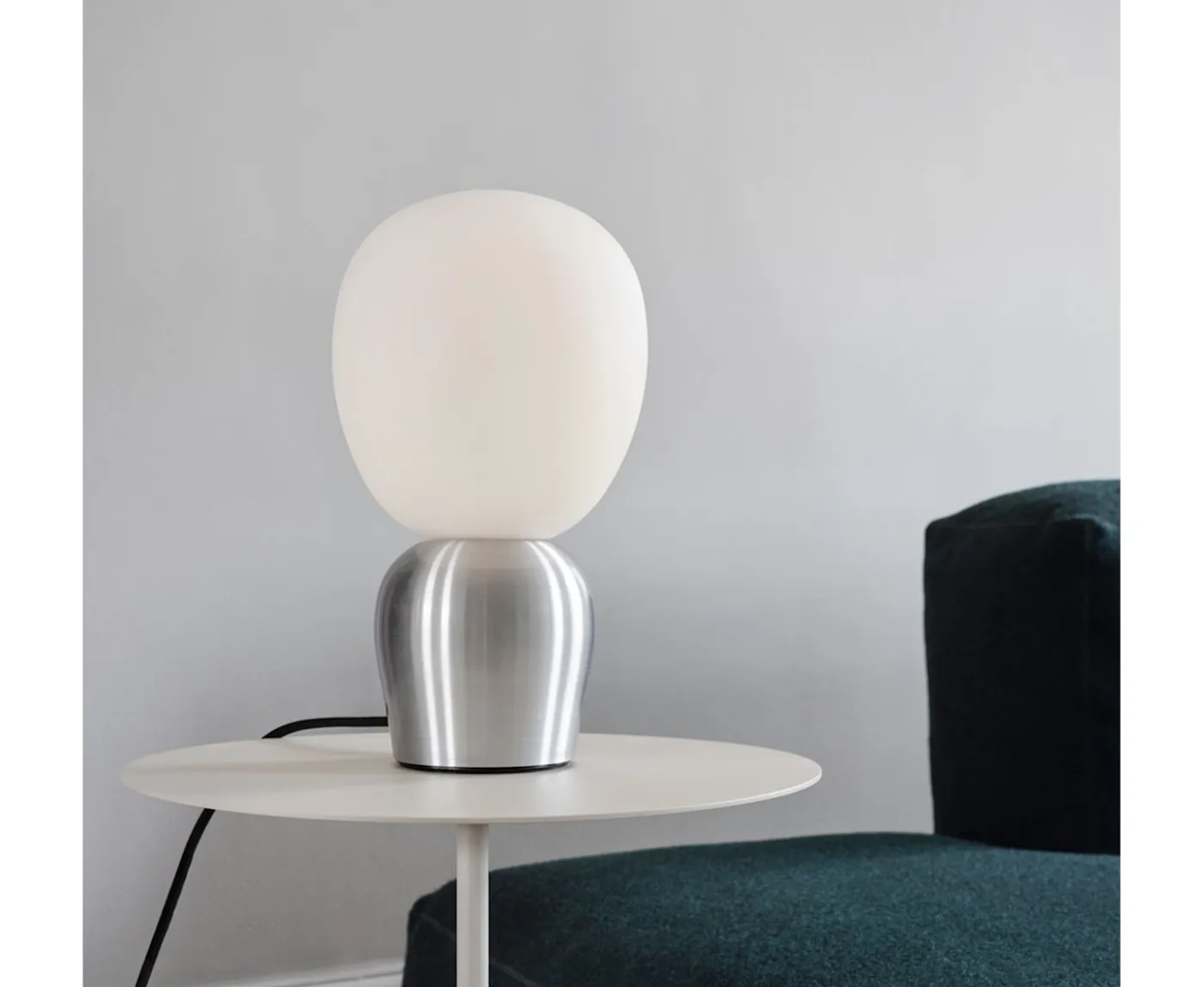 Belid Buddy Bordslampa Slipad aluminium/Opal glas 33cm