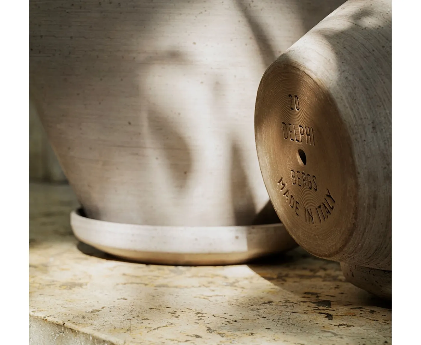 Bergs Potter Delphi Kruka med Fat Raw Grey Ø22