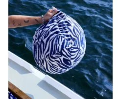 Byon Anima Zebra Prydnadskudde Blue Ø35