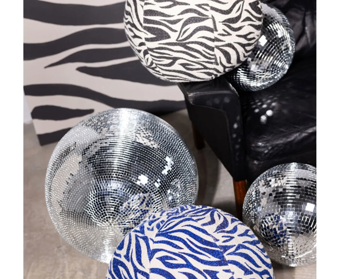 Byon Anima Zebra Prydnadskudde Blue Ø35