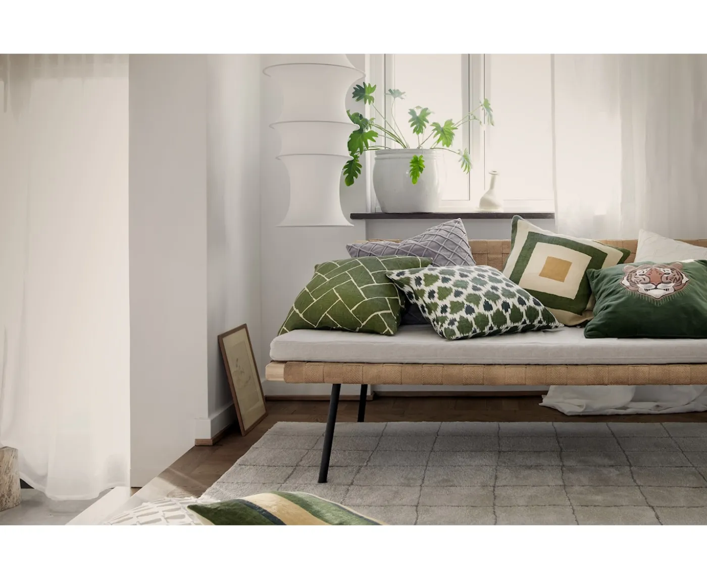 Chhatwal & Jonsson Embroidered Tiger Kuddfodral Sammet Cactus Green 50x50