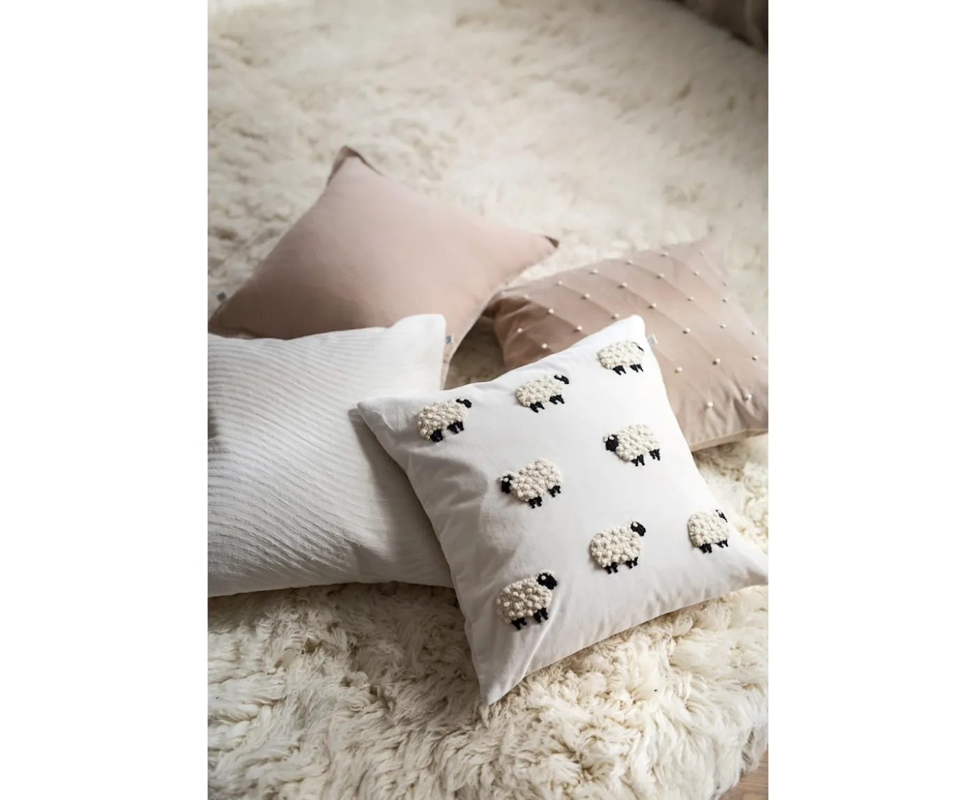 Chhatwal & Jonsson Sheep Kuddfodral Sammet Ivory 50x50
