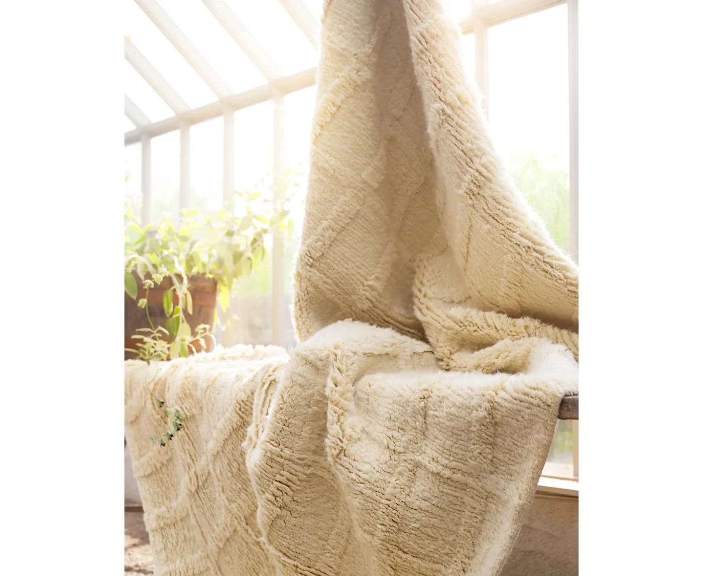 Chhatwal & Jonsson Badal Ullmatta Off White 200x300