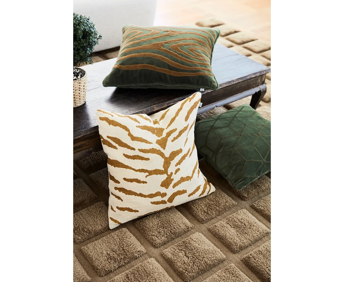 Chhatwal & Jonsson Loha Ullmatta Beige 213x296