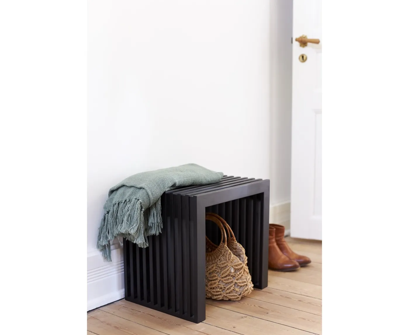 Cinas Rib Sidobord Svart 45cm