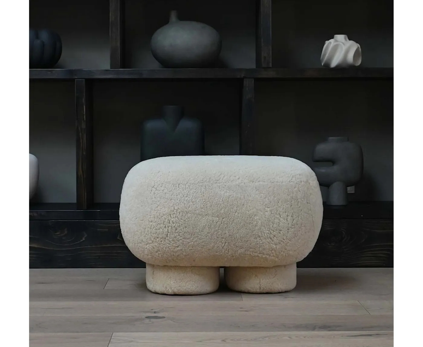 101 Copenhagen Big Foot Bänk Sheepskin Sandshell 70cm