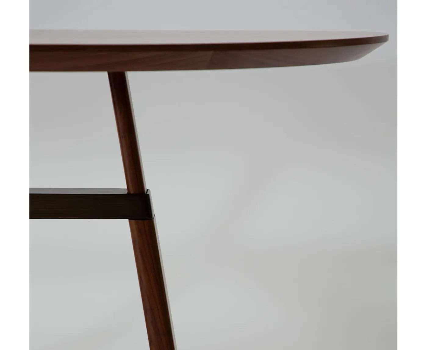 Dan Form Cross Matbord Walnut/Antique Brass 220cm