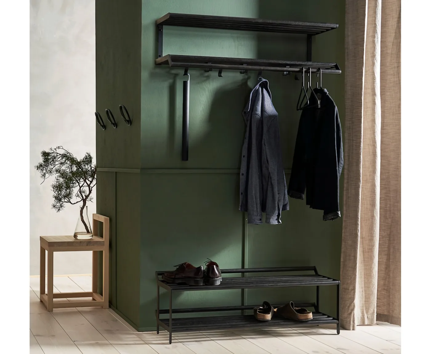 Essem Design Tamburin Hatthylla Svartbetsad Ek/Svart 100cm