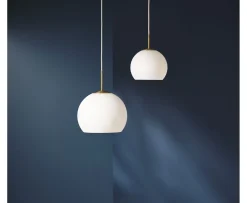 Frandsen Ball Glass Taklampa Opal White Ø25