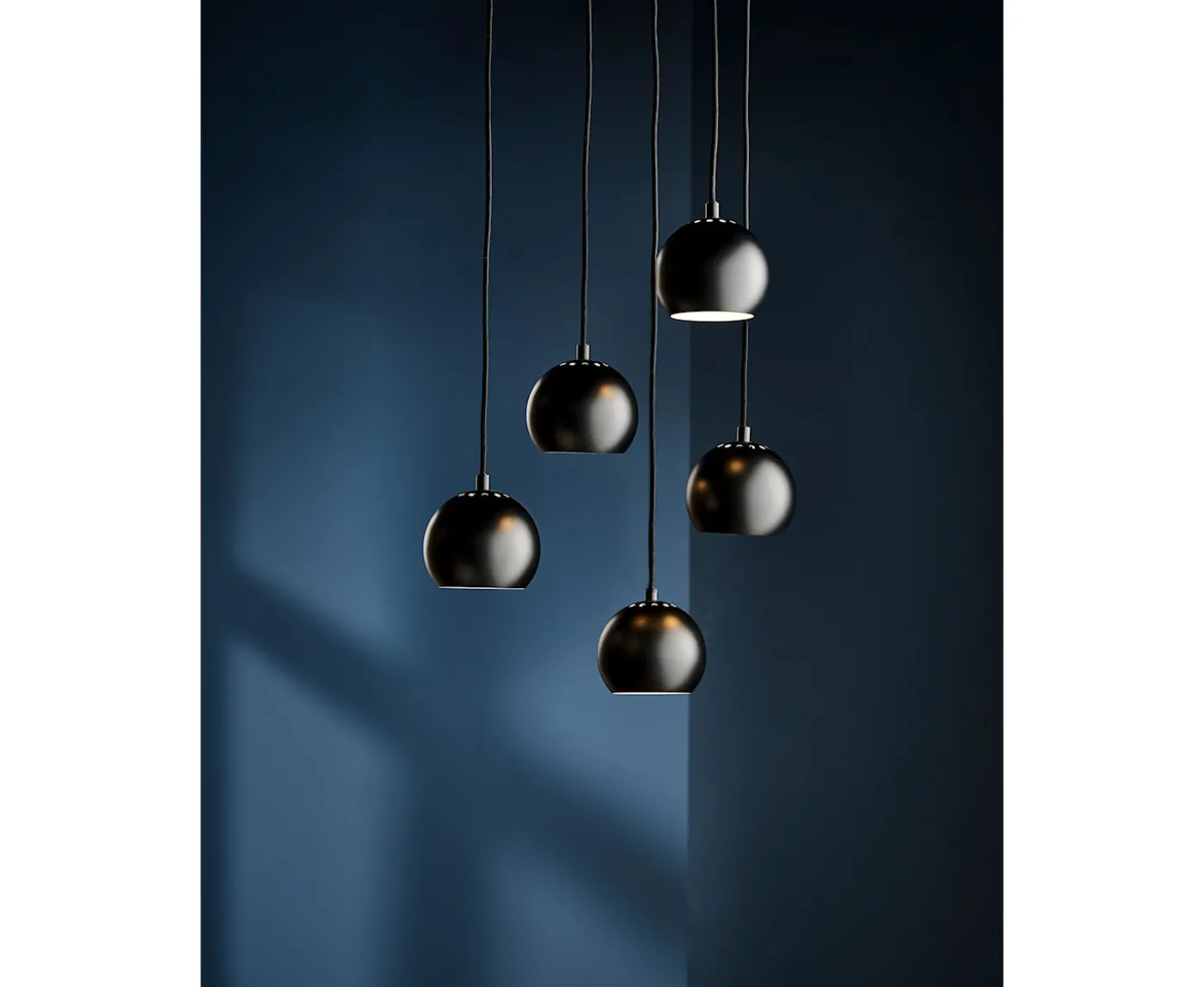 Frandsen Ball Taklampa Matt Black Ø18