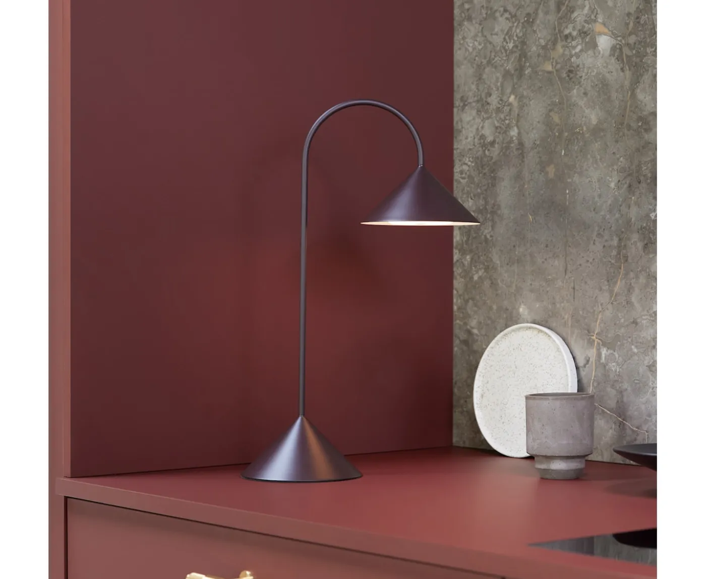 Frandsen Grasp Portabel Bordslampa Matt Beetroot 47cm