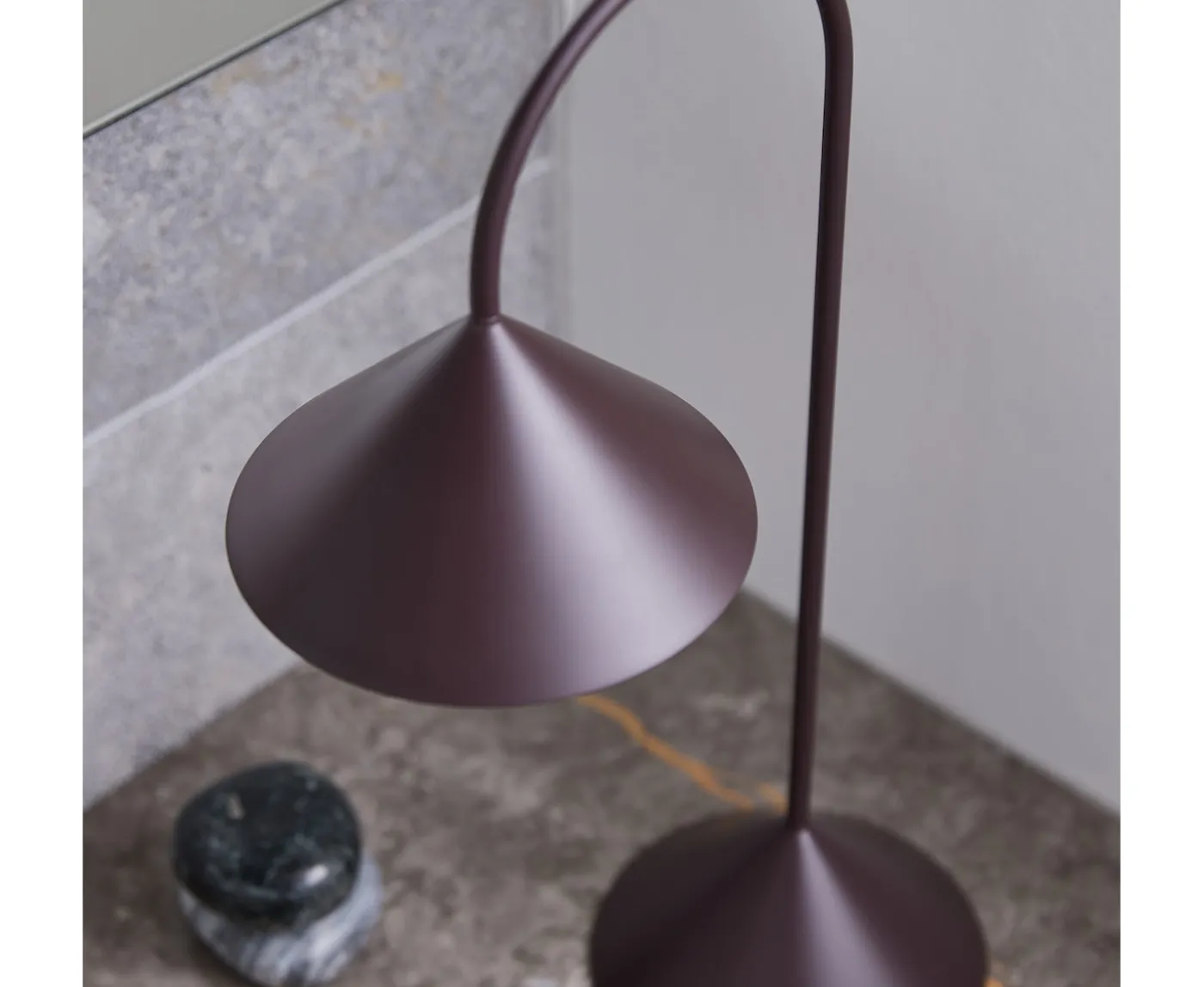 Frandsen Grasp Portabel Bordslampa Matt Beetroot 47cm