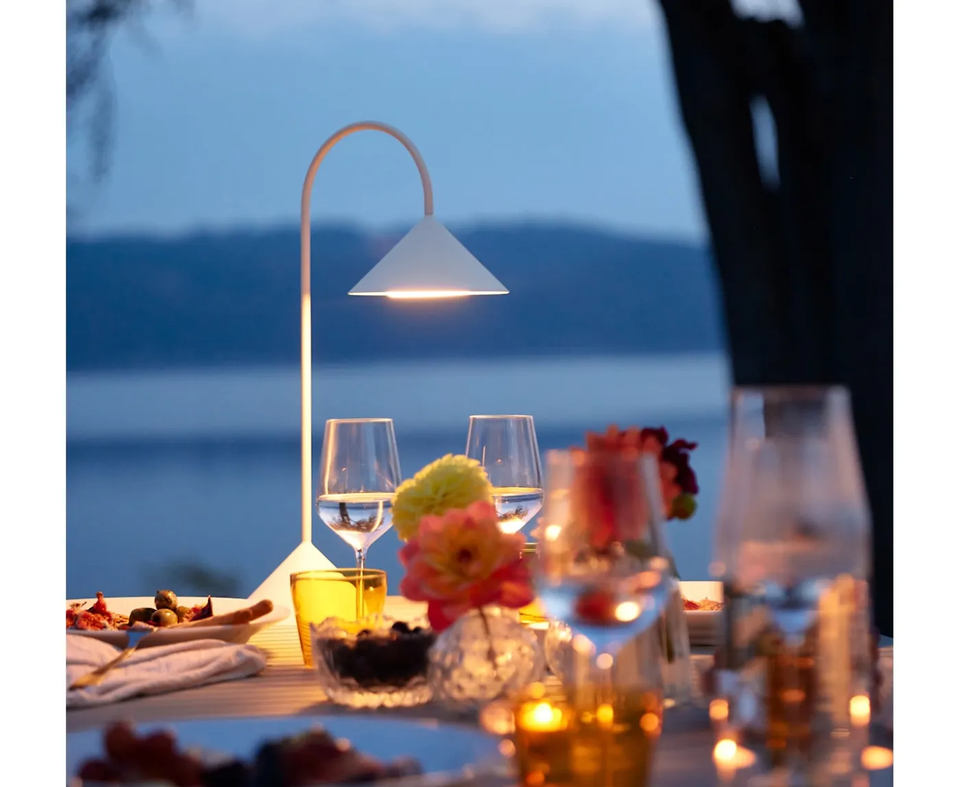 Frandsen Grasp Portabel Bordslampa Matt White 47cm