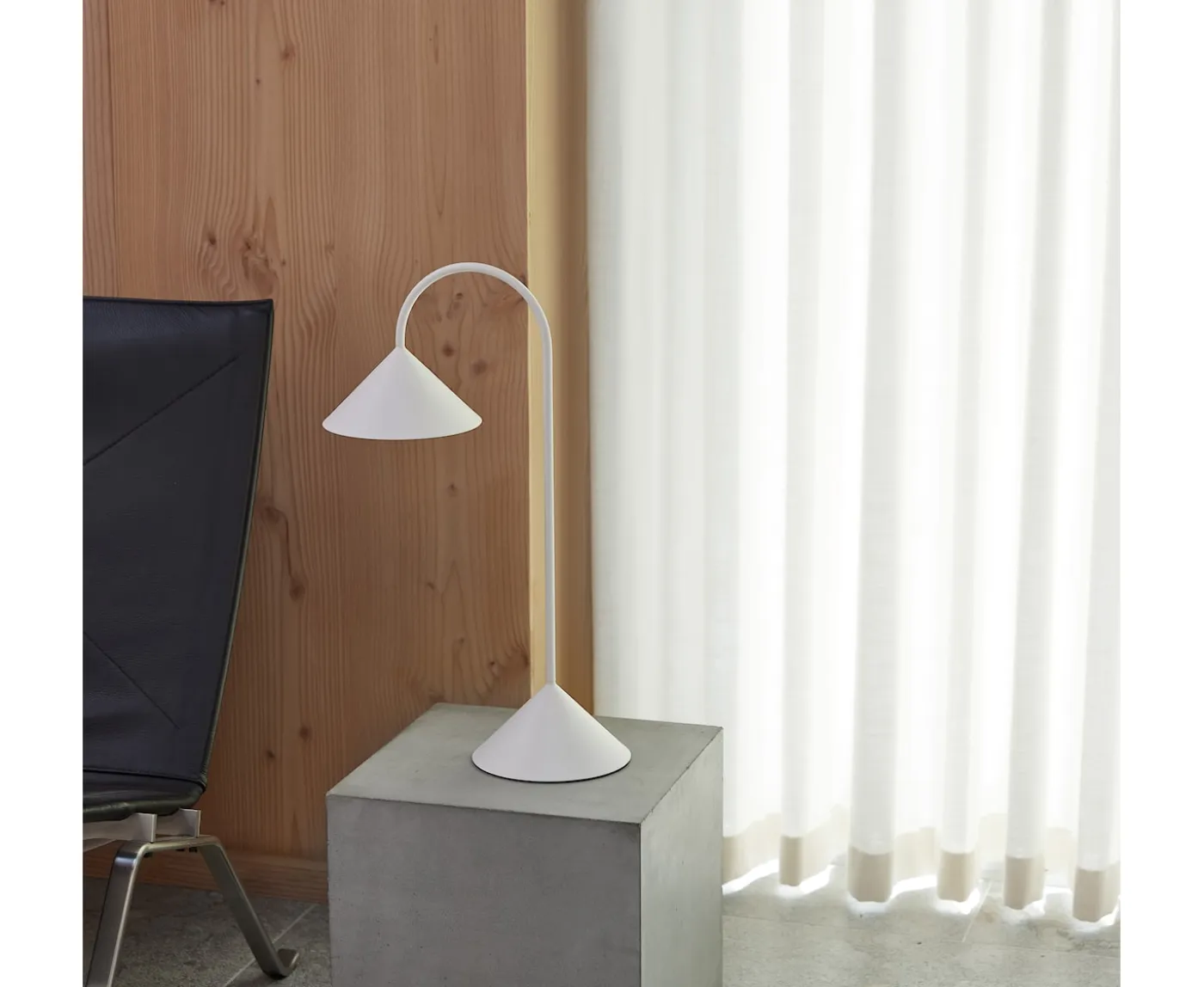 Frandsen Grasp Portabel Bordslampa Matt White 47cm