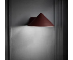 Frandsen Grasp Vägglampa Matt Beetroot