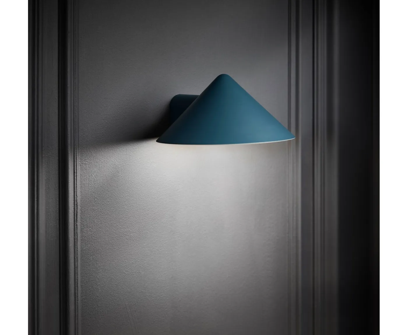 Frandsen Grasp Vägglampa Matt Petroleum