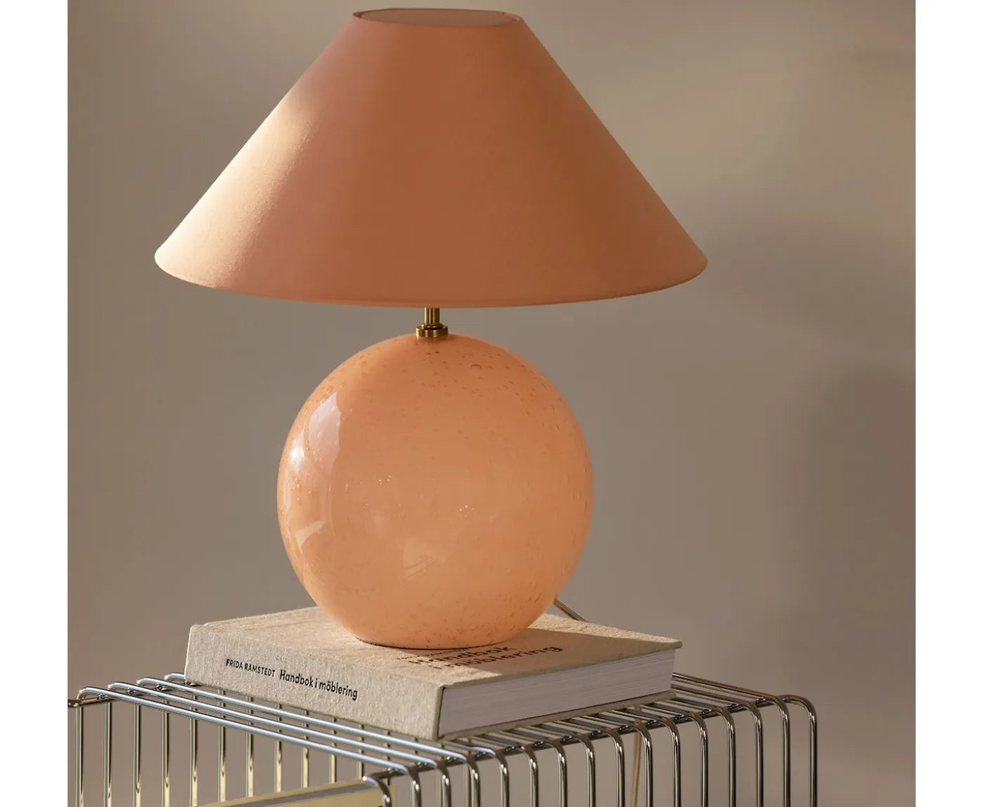 Globen Lighting Iris Bordslampa Blush 35cm