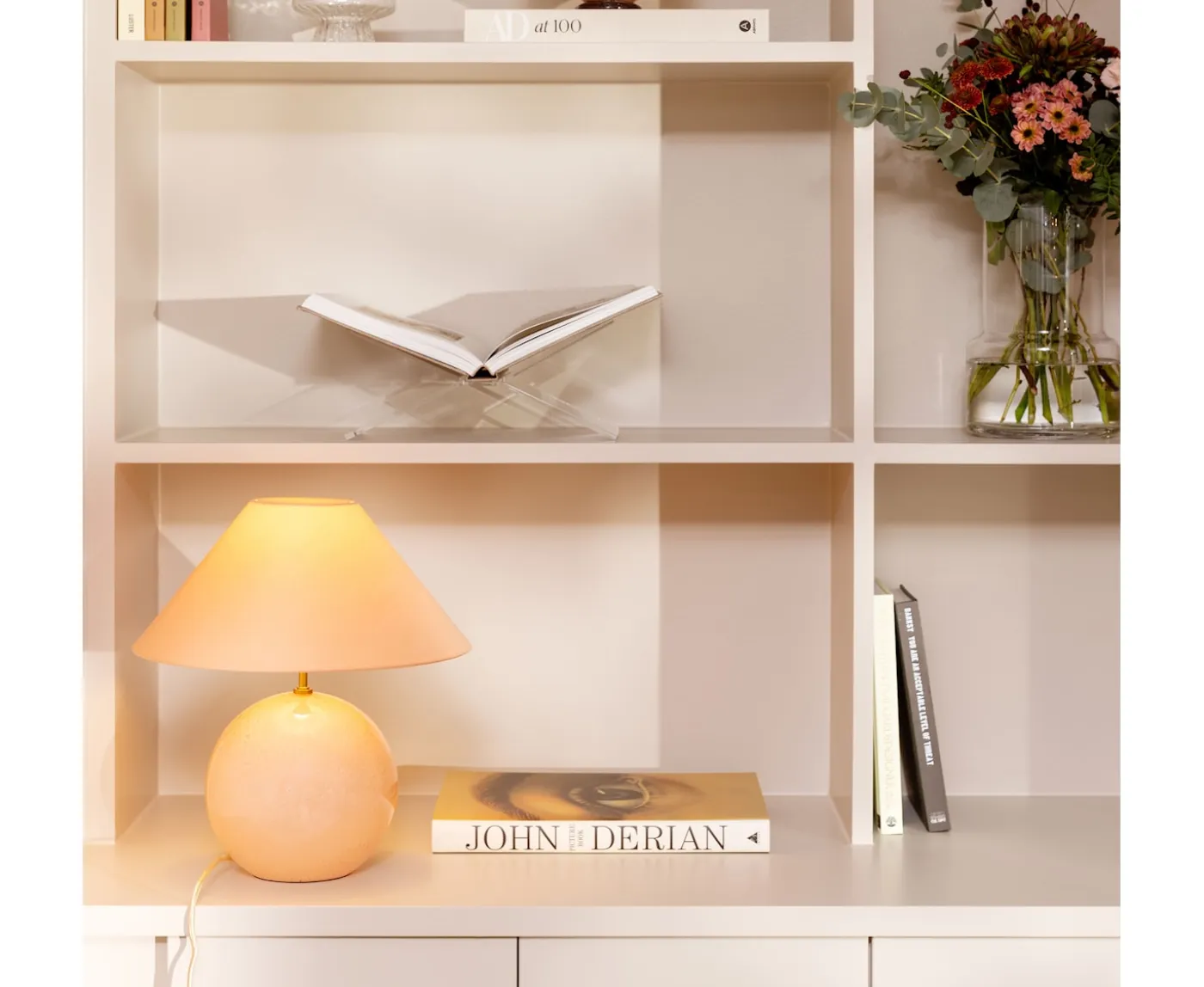 Globen Lighting Iris Bordslampa Blush 35cm