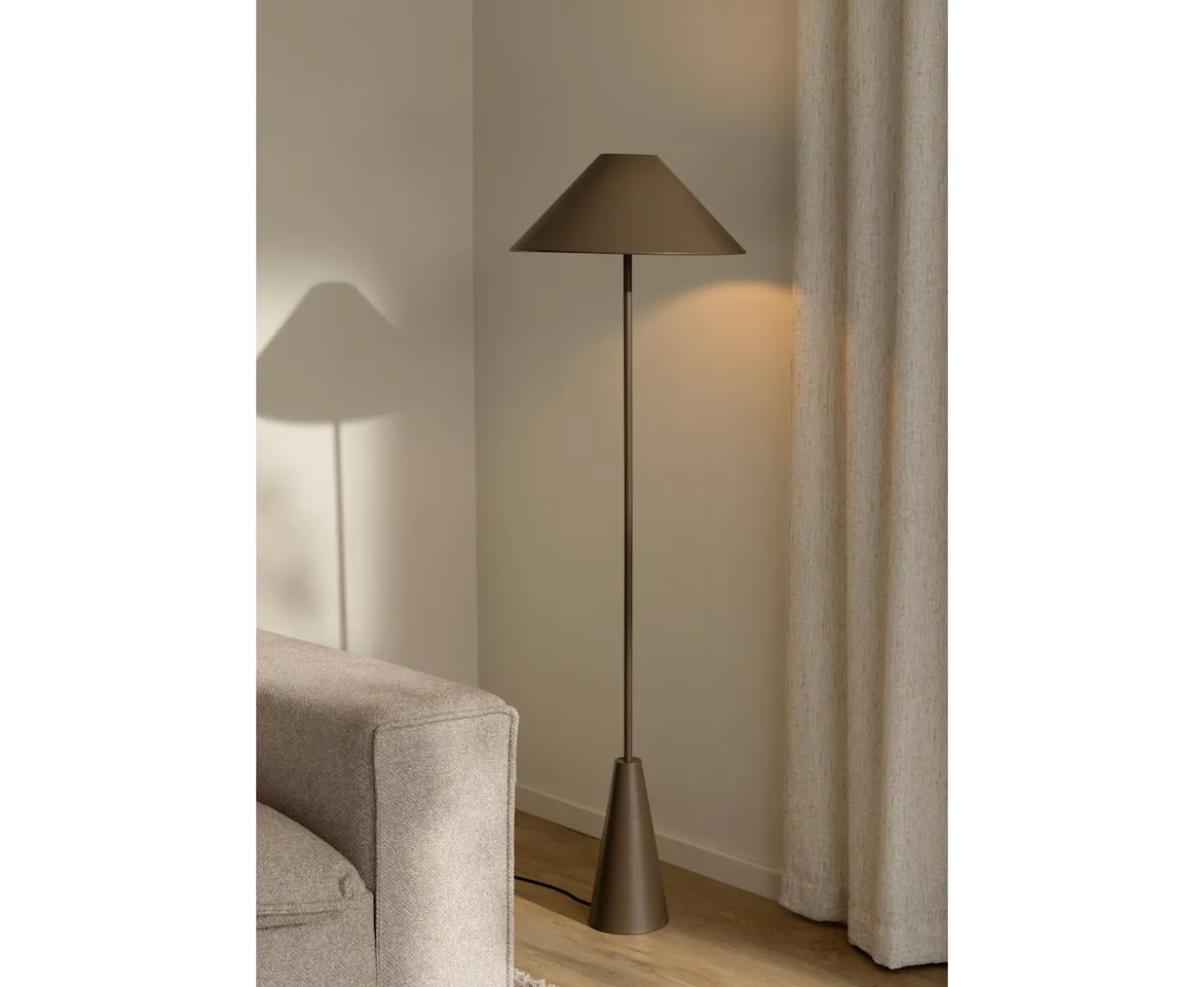 Globen Lighting Cannes Golvlampa Mocha