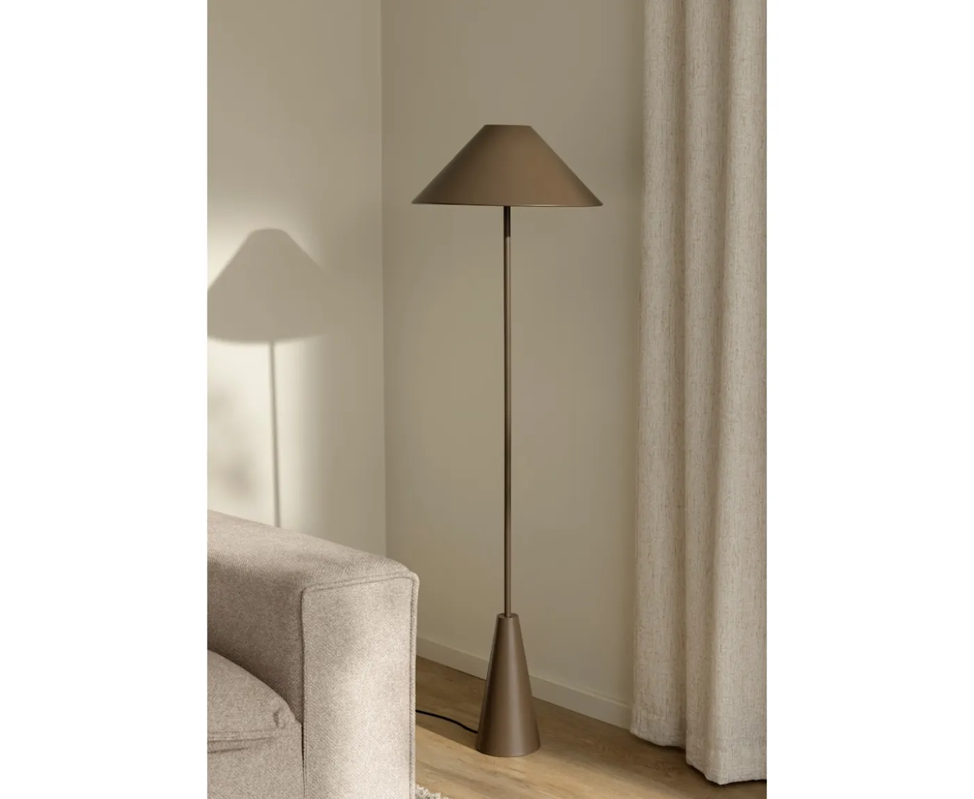 Globen Lighting Cannes Golvlampa Mocha