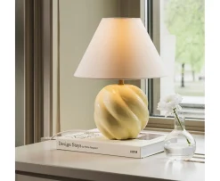 Globen Lighting Dahlia Bordslampa Butter Yellow 24cm