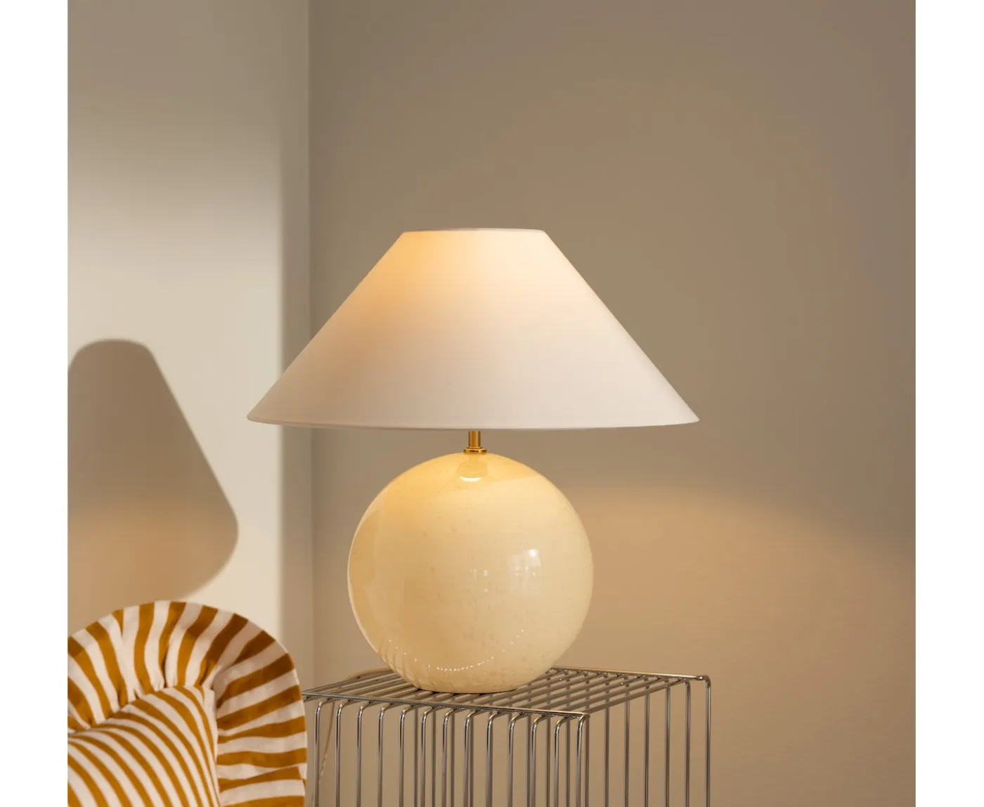 Globen Lighting Iris Bordslampa Creme 45cm