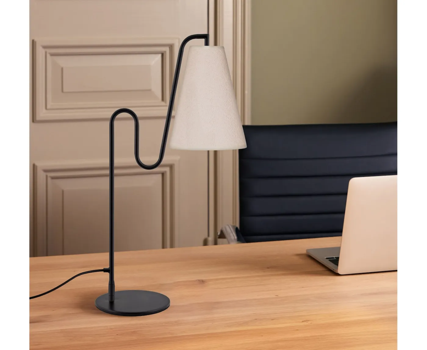 Globen Lighting Lou Bordslampa Vit bouclé/svart