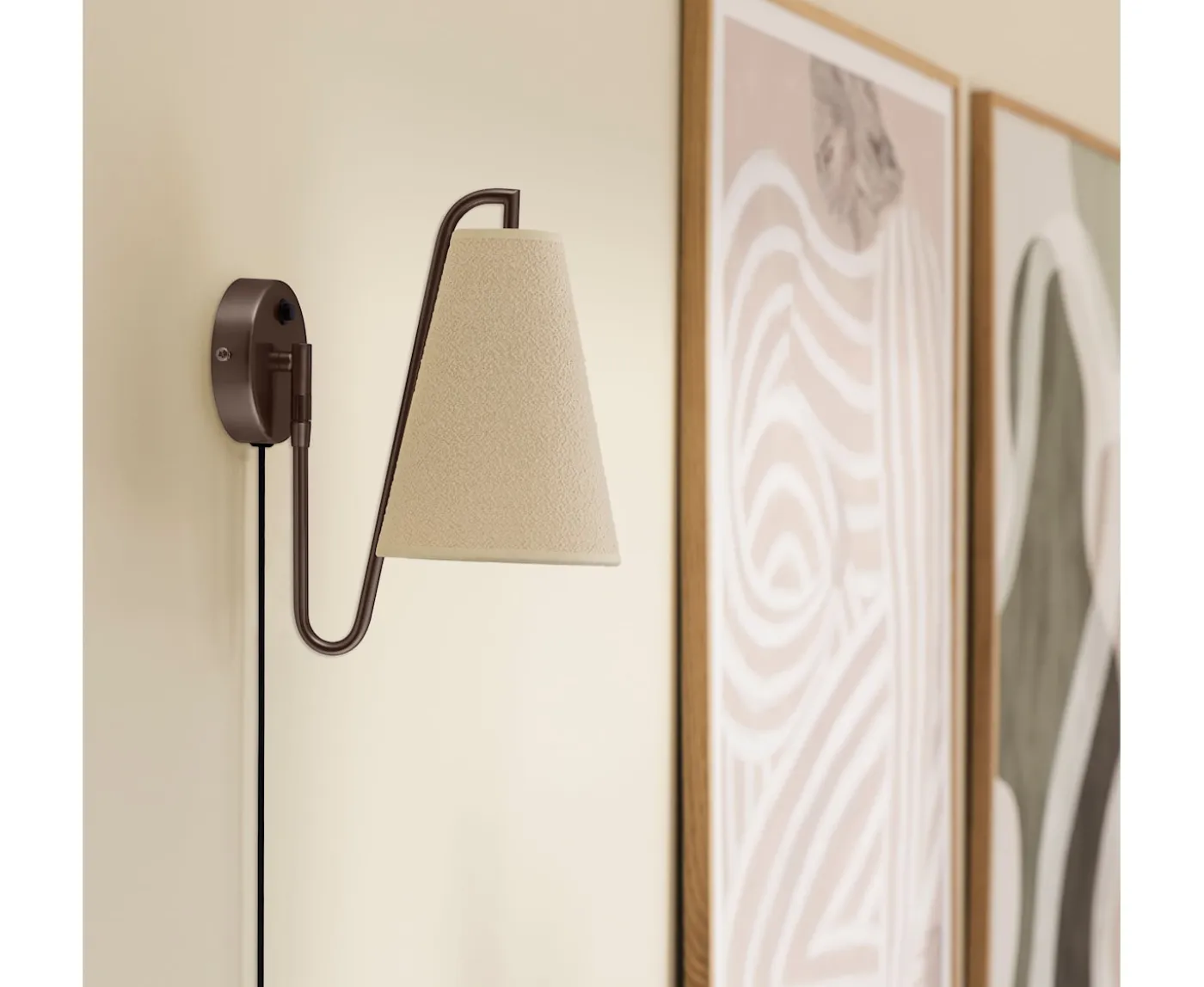Globen Lighting Lou Vägglampa Bouclé Vit/Bronze