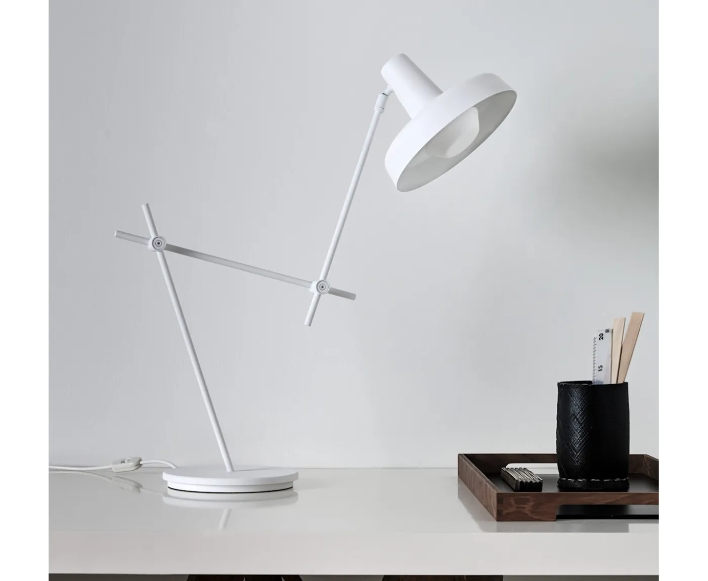 Grupa Arigato Bordslampa White
