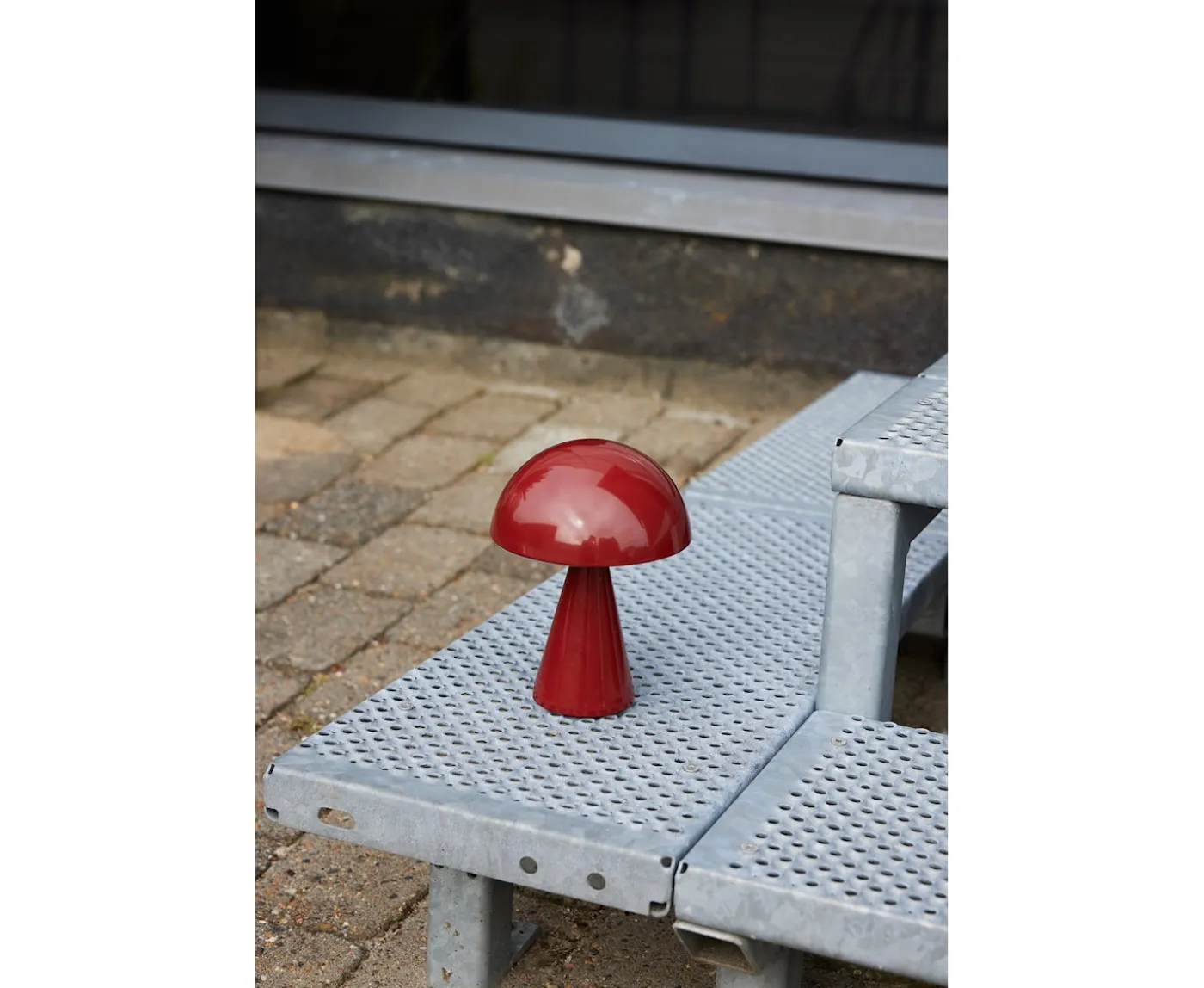 Hübsch Mush Portabel Bordslampa Röd 20cm