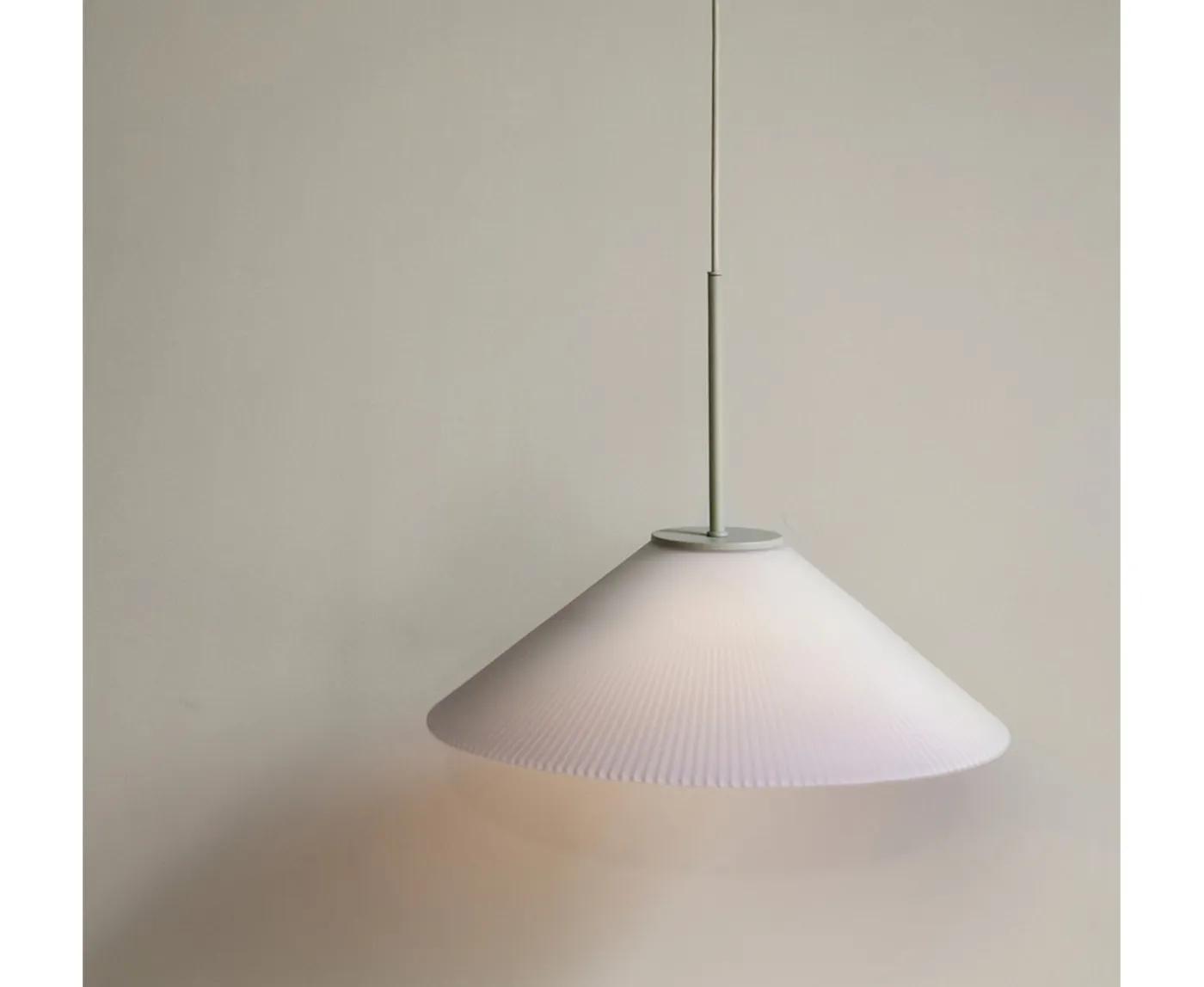 Hübsch Solid Taklampa White/Sand Ø44