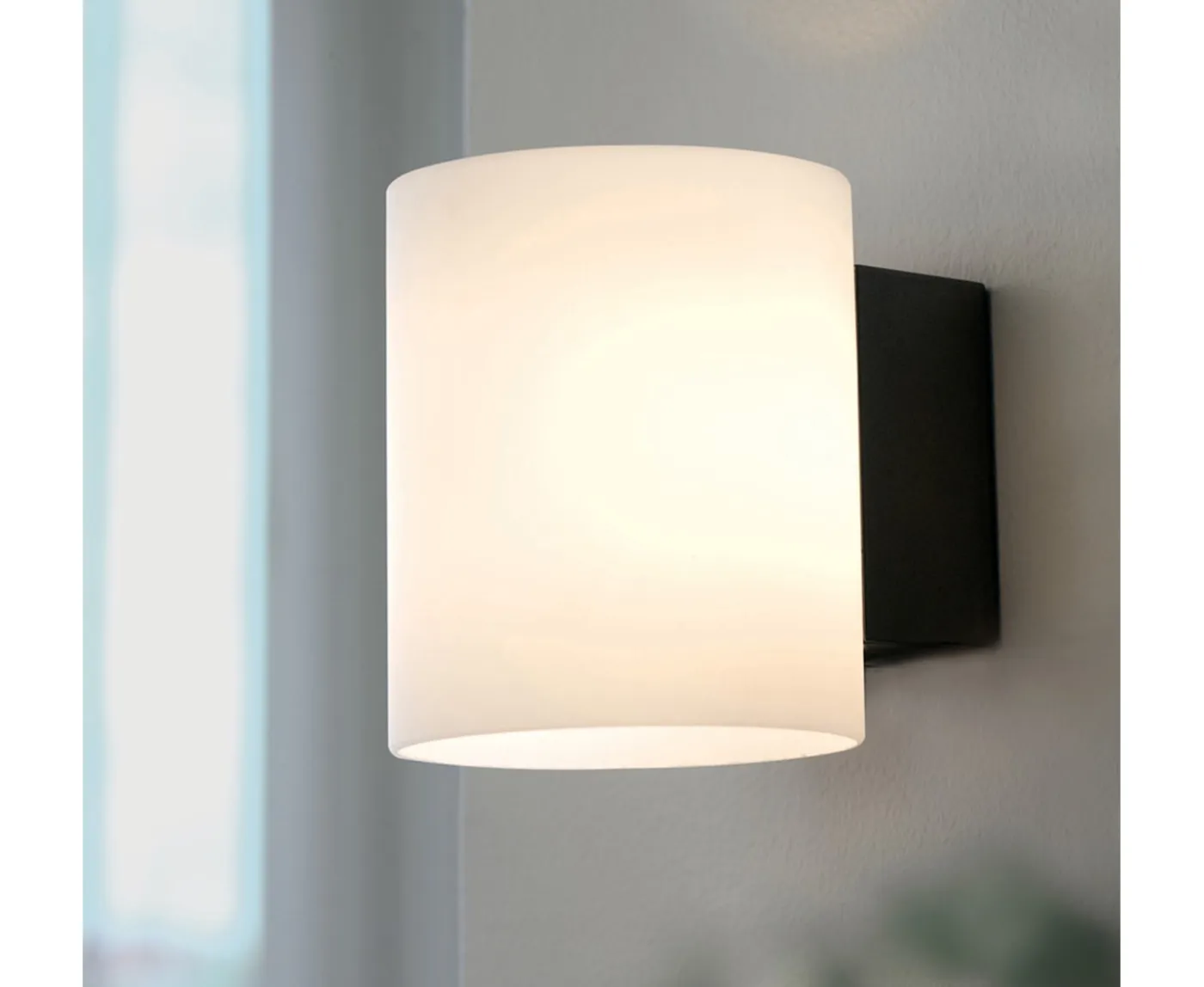 Herstal Evoke Vägglampa Antracit/Opal glas Small