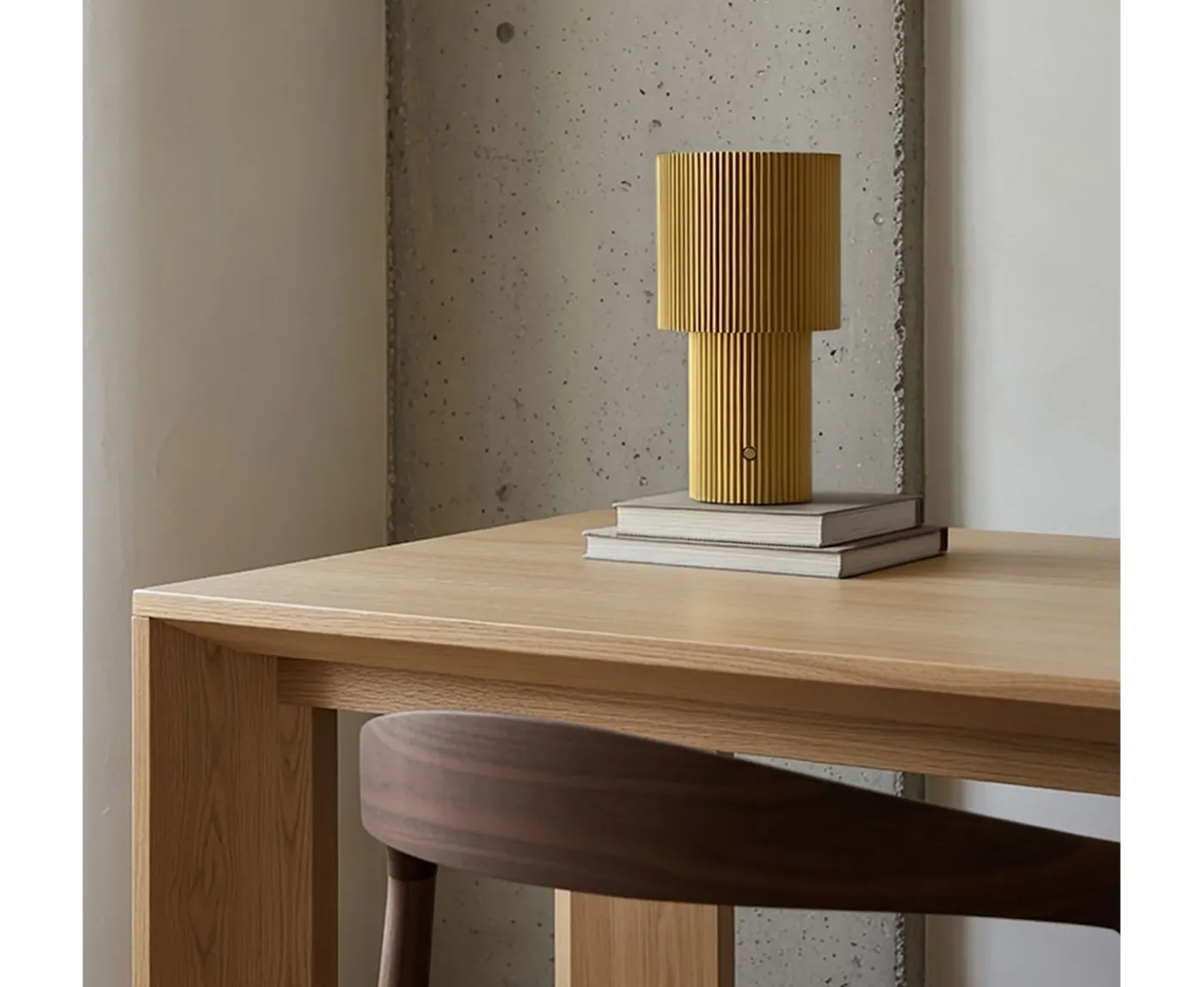Herstal Iluma Portabel Bordslampa Guld 22cm