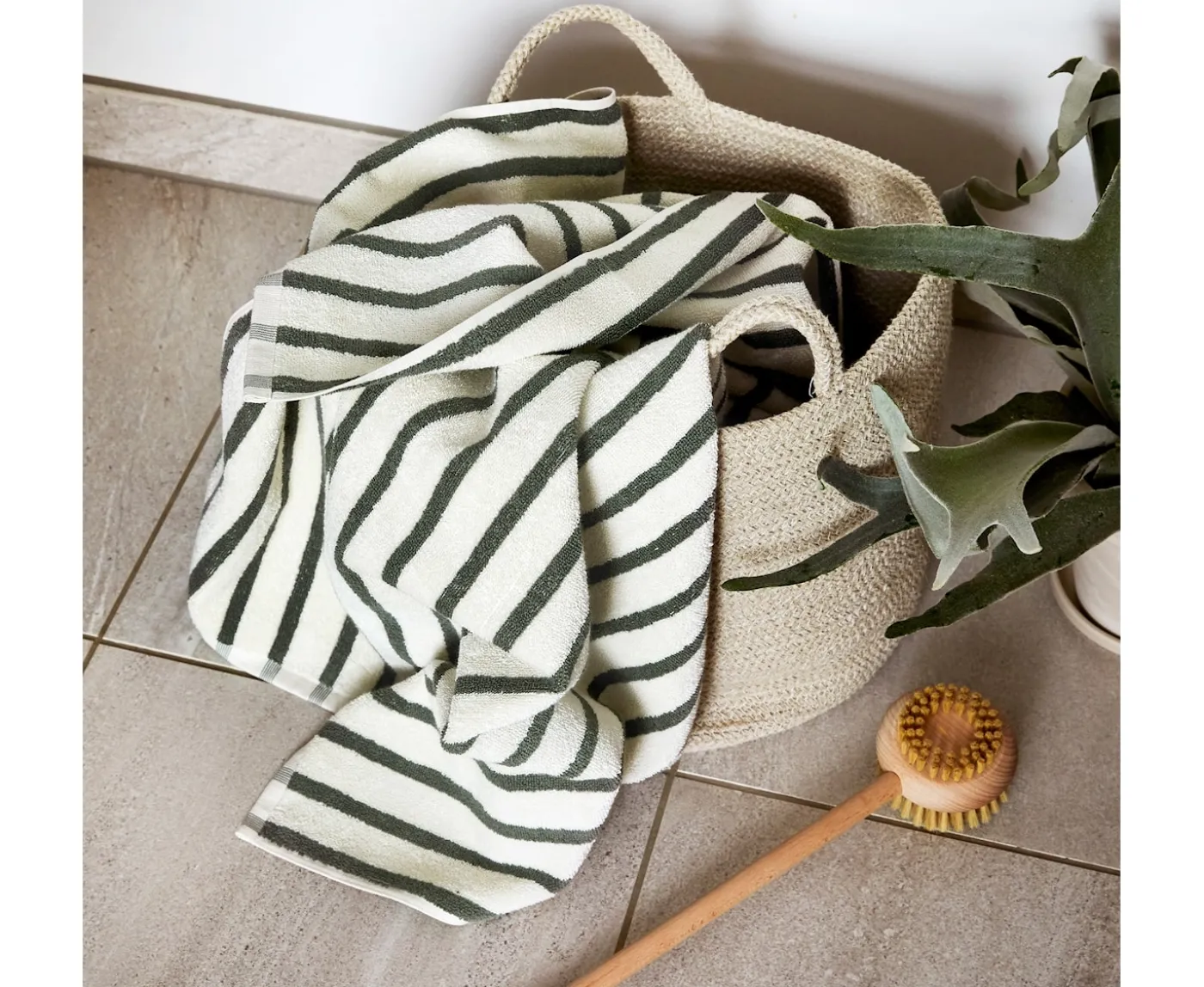 Høie Everyday Stripe Handduk Nordisk Grön 70x140