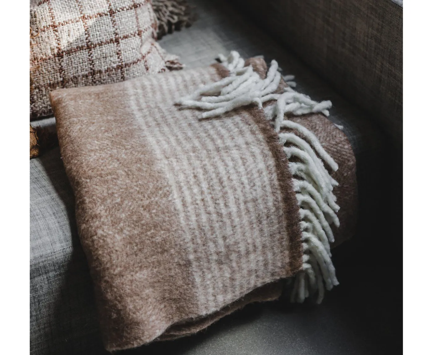 Jakobsdals Almond Mohair Pläd Beige 130x170