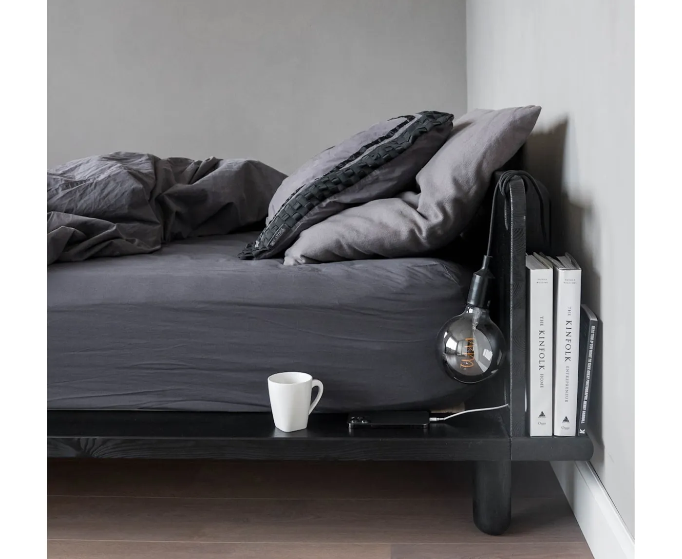 Karup Design Peek Sängram inkl Sänglampa Svart 140cm