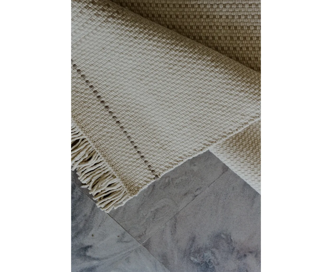 Linie Design Awakened Mind Ullmatta White 200x300