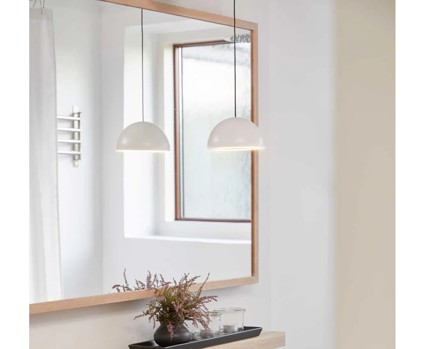 LOOM Design Curve Taklampa White Ø14