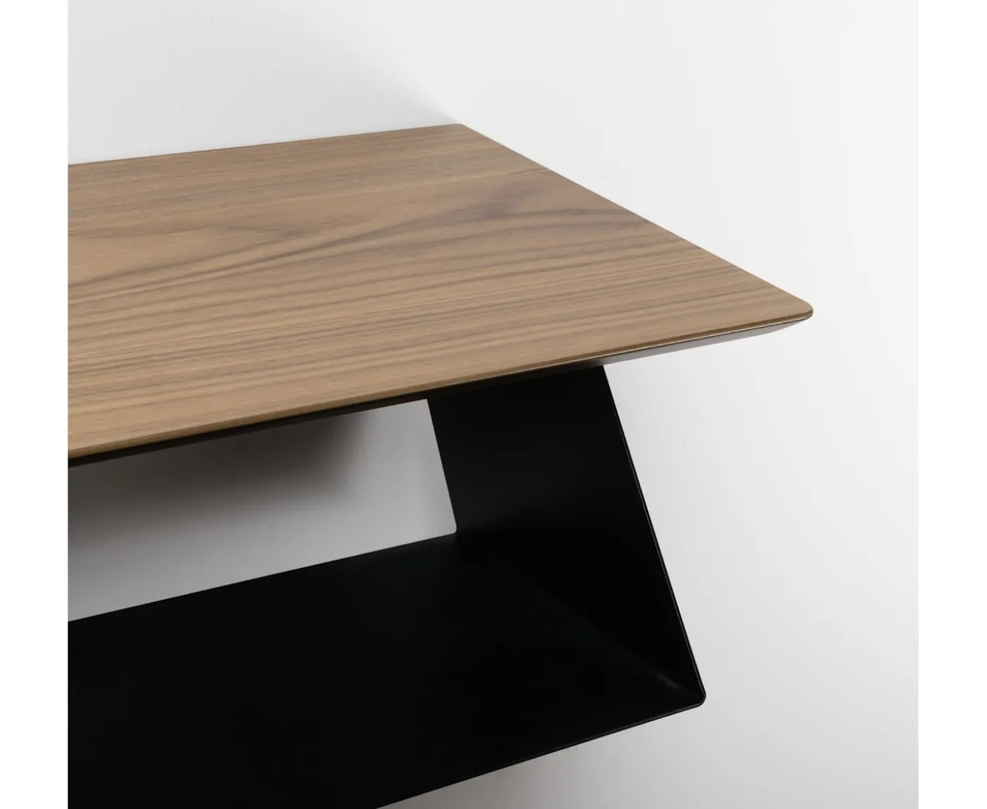 Maze Edgy Sängbord Black/Walnut 17x37