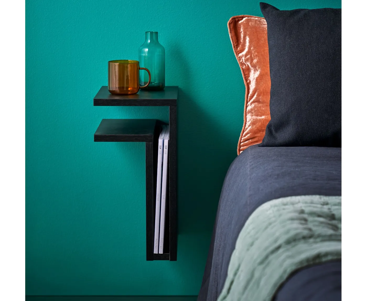Maze F-Shelf Left Sängbord Black Oak