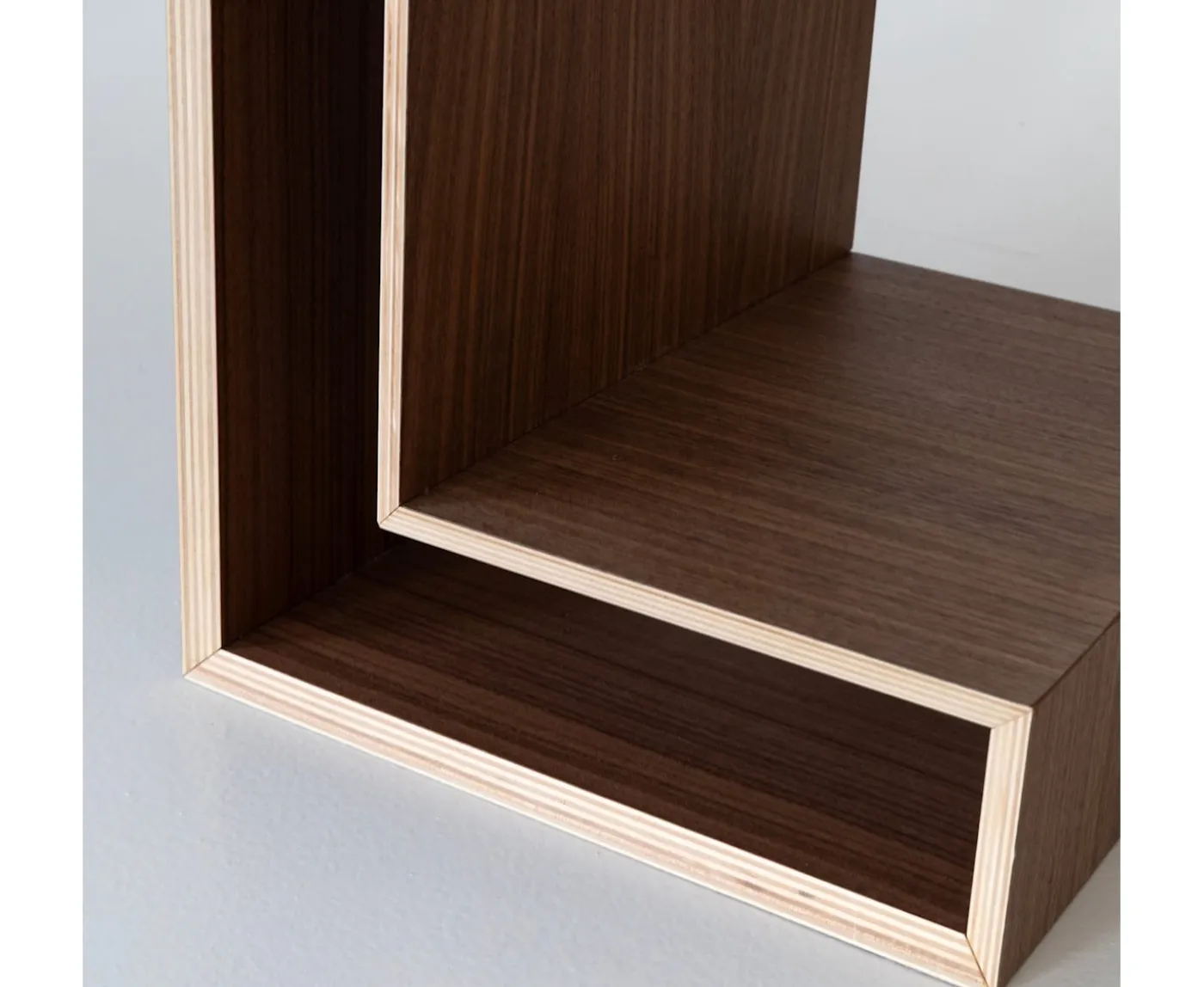 Maze L-Shelf Sängbord Walnut