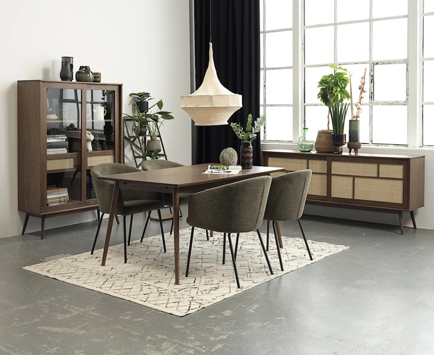 Nordic Home Sofia Vitrinskåp Smoked Oak 160cm