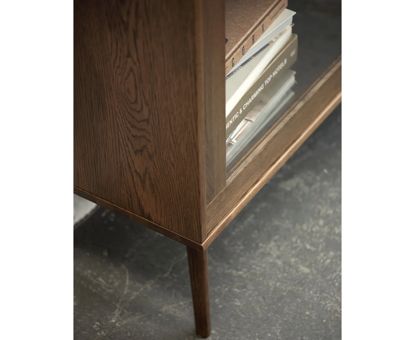 Nordic Home Sofia Vitrinskåp Smoked Oak 160cm