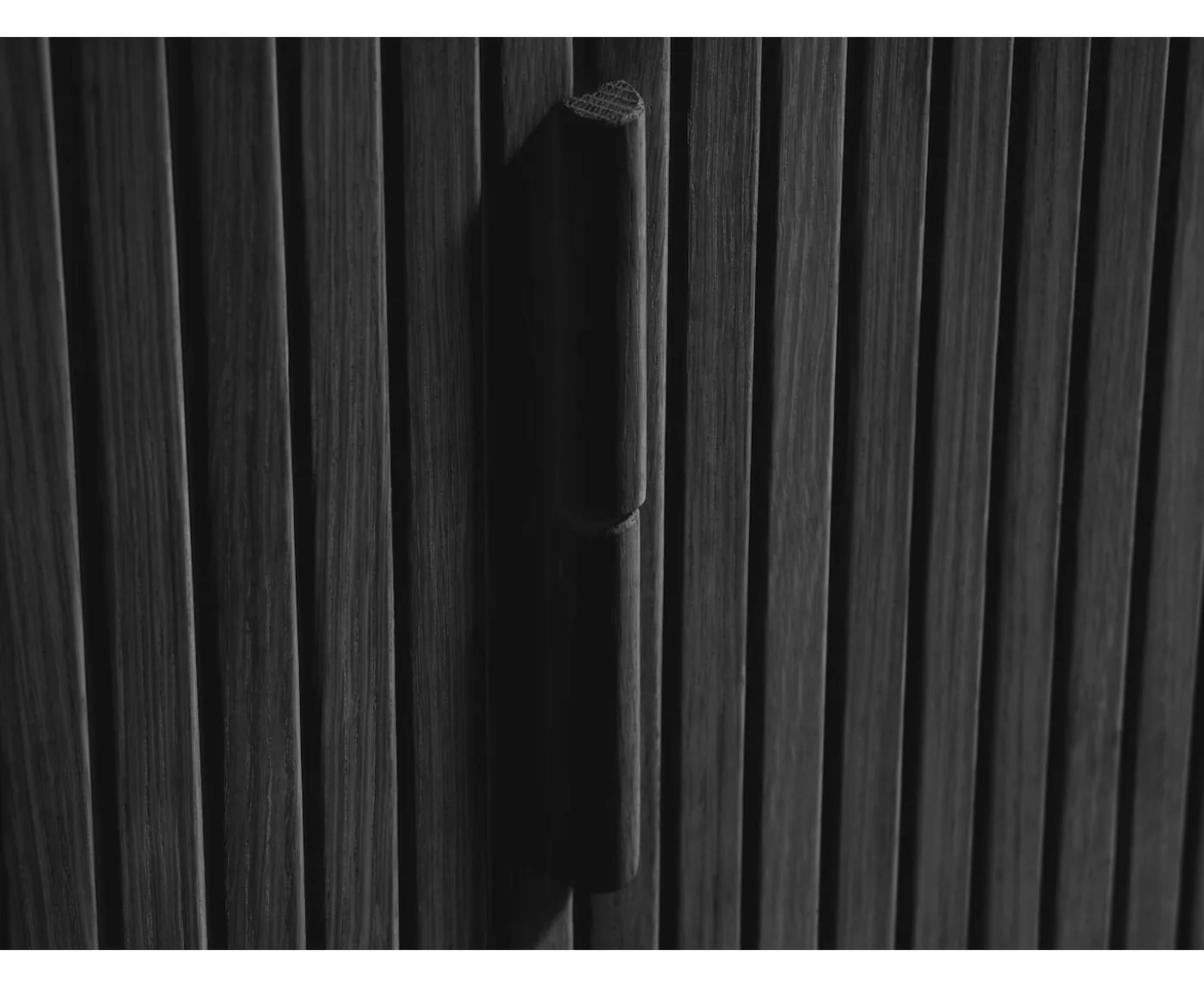 Nordic Home Tindra TV-Bänk Black Oak 160cm