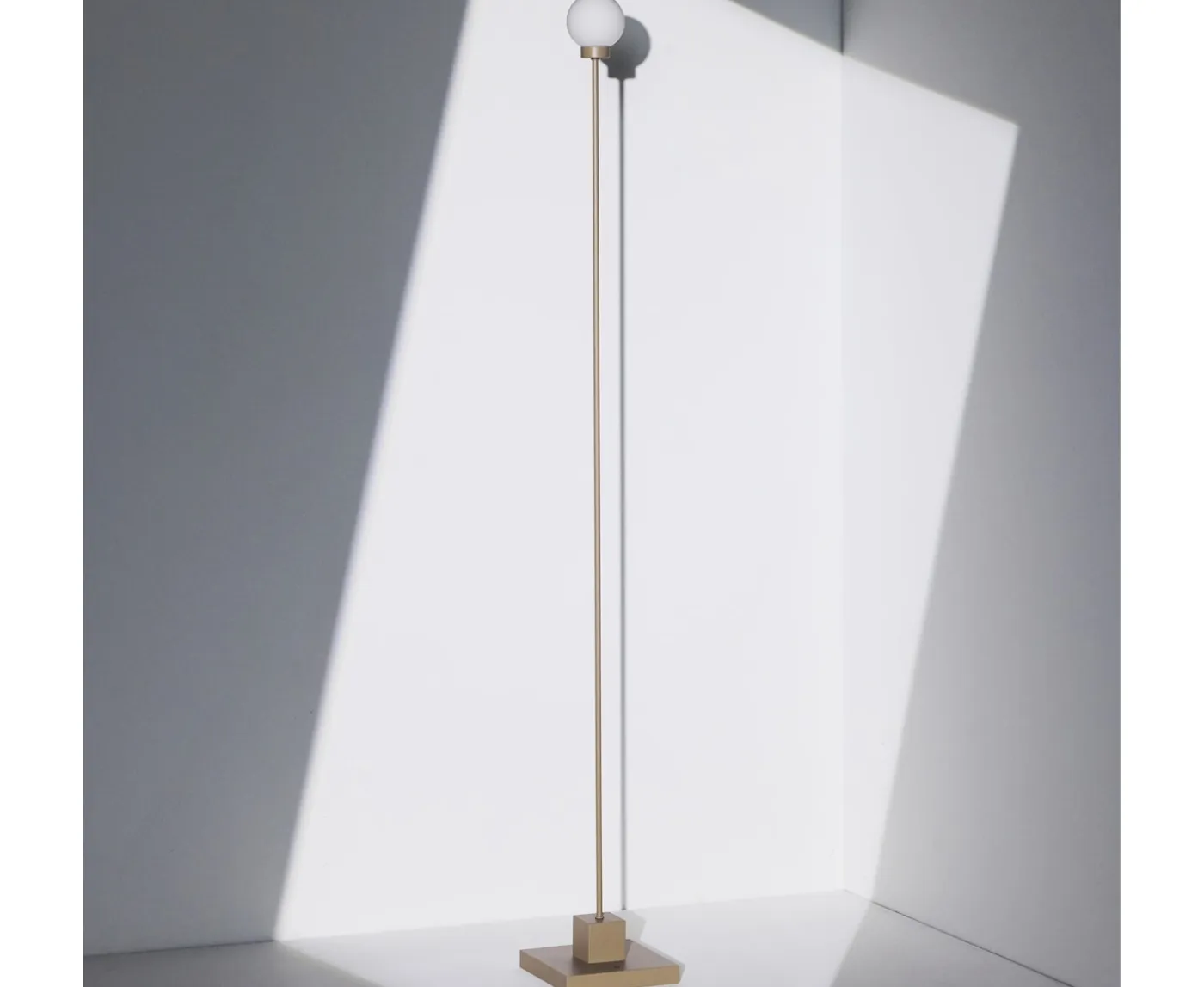 Northern Snowball Golvlampa Portabel Greige